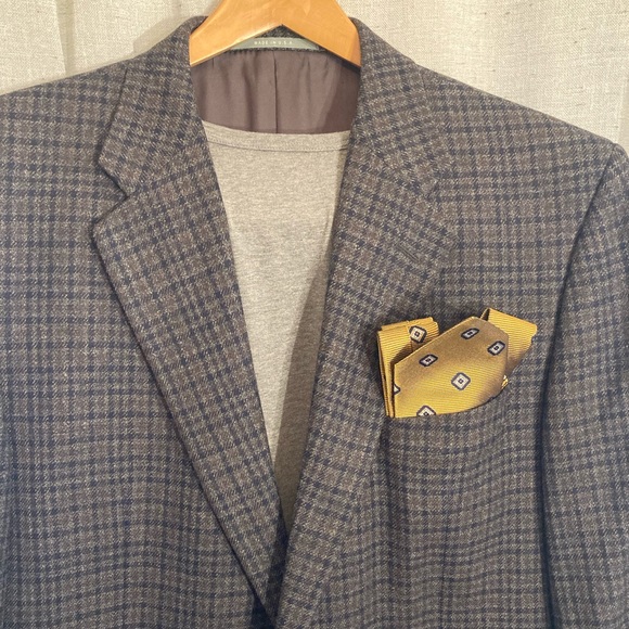 Hickey Freeman Other - Hickey Freeman Worsted Wool and Cashmere Overcheck Madison Blazer EUC 44R